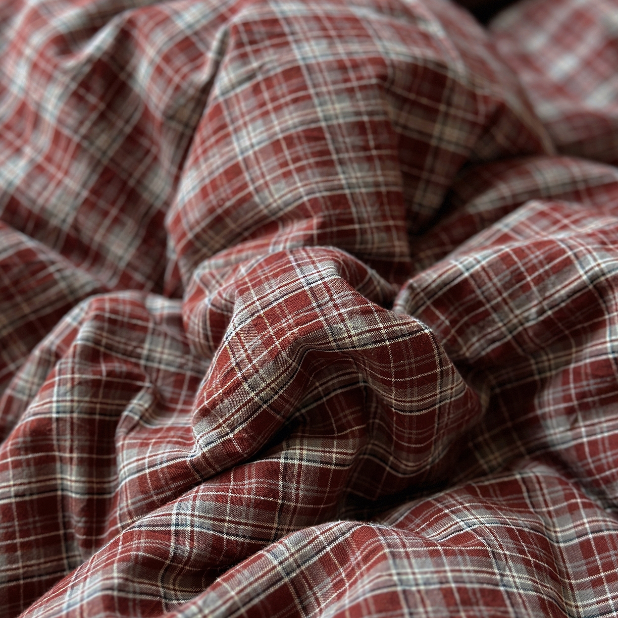 91家纺网 家纺一手货源 找家纺 花漾家居 2025新款无印风格条全棉纯棉色织水洗棉拼牛奶绒套件学生宿舍被套三件套四件套 北辰红