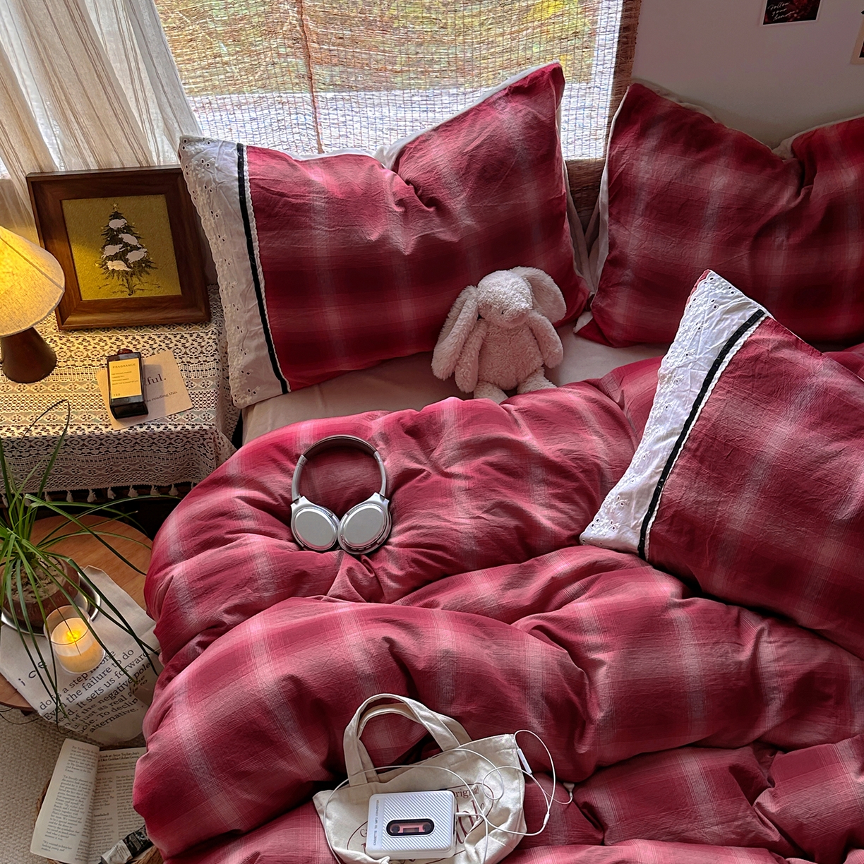 91家纺网 家纺一手货源 找家纺 花漾家居 2025新款无印风格条全棉纯棉色织水洗棉拼牛奶绒套件学生宿舍被套三件套四件套 莫奈红