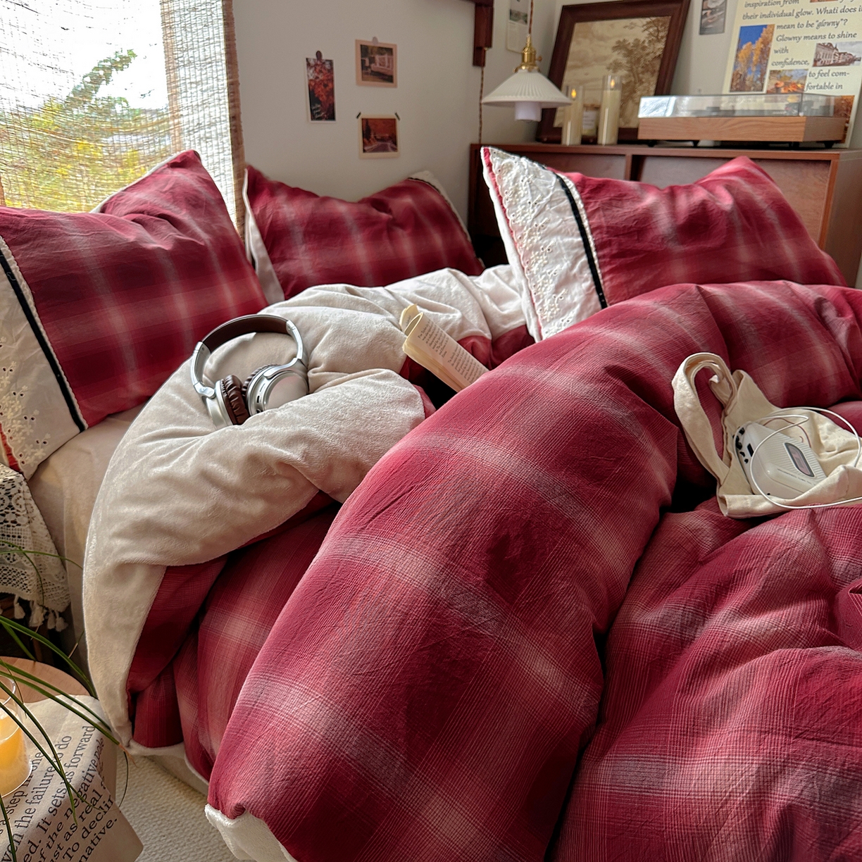 91家纺网 家纺一手货源 找家纺 花漾家居 2025新款无印风格条全棉纯棉色织水洗棉拼牛奶绒套件学生宿舍被套三件套四件套 莫奈红