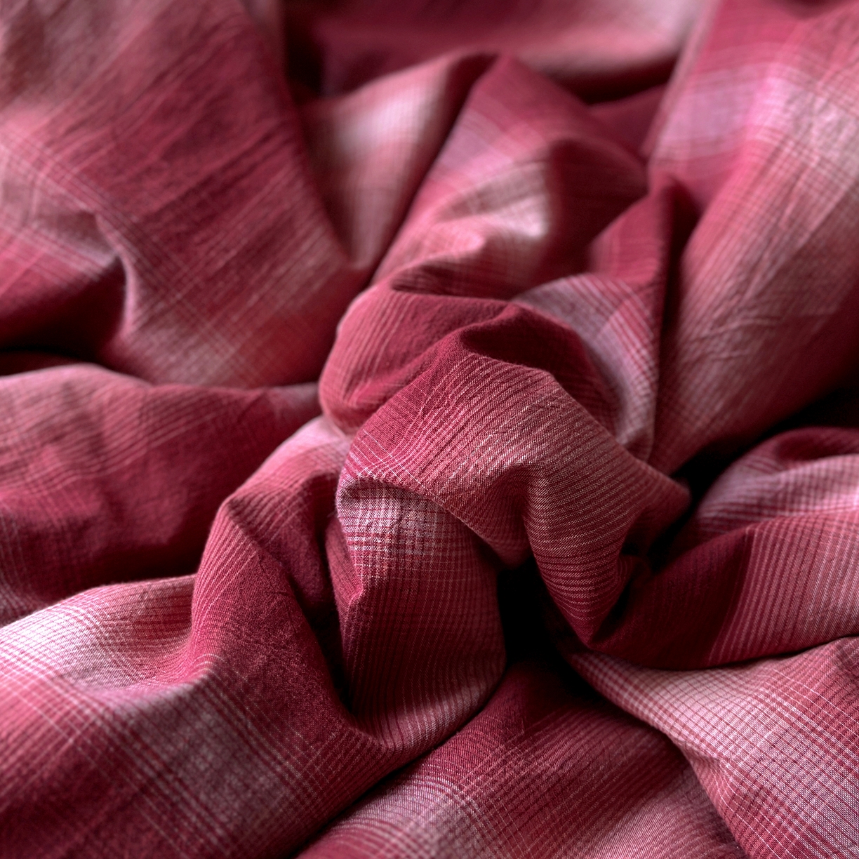 91家纺网 家纺一手货源 找家纺 花漾家居 2025新款无印风格条全棉纯棉色织水洗棉拼牛奶绒套件学生宿舍被套三件套四件套 莫奈红