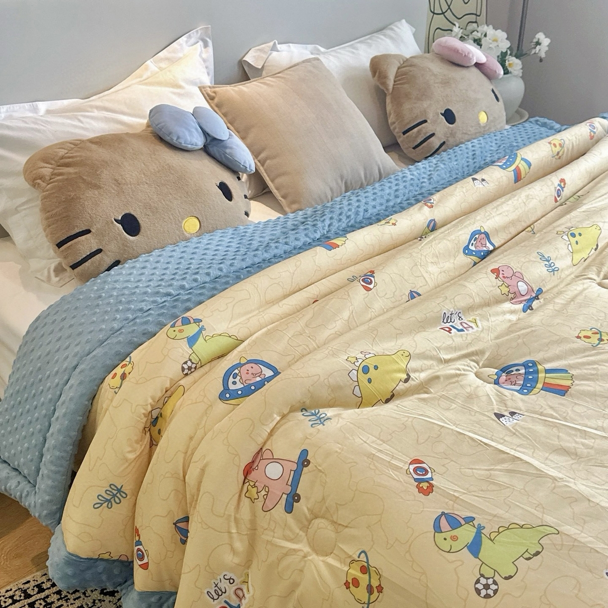 91家纺网 家纺一手货源 找家纺 兜米家居 2025新品秋冬母婴针织豆豆绒被纯手工包边卡通立体豆豆绒保暖被子被芯 滑板恐龙