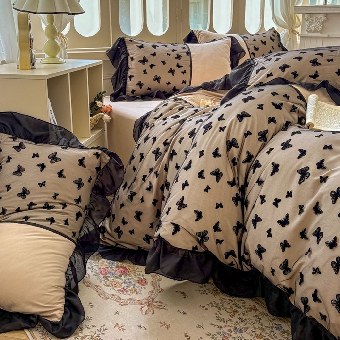 91家纺网 家纺一手货源 找家纺 （总）韩秀家纺 2025新款高端奢华法式加厚牛奶绒床裙四件套蝴蝶蕾丝花边高克重珊瑚绒夹棉床盖床笠