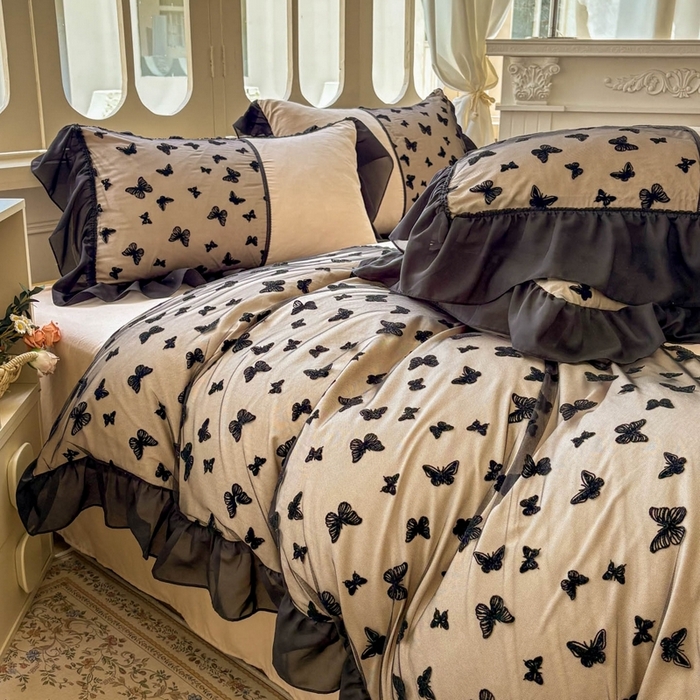 91家纺网 家纺一手货源 找家纺 （总）韩秀家纺 2025新款高端奢华法式加厚牛奶绒床裙四件套蝴蝶蕾丝花边高克重珊瑚绒夹棉床盖床笠