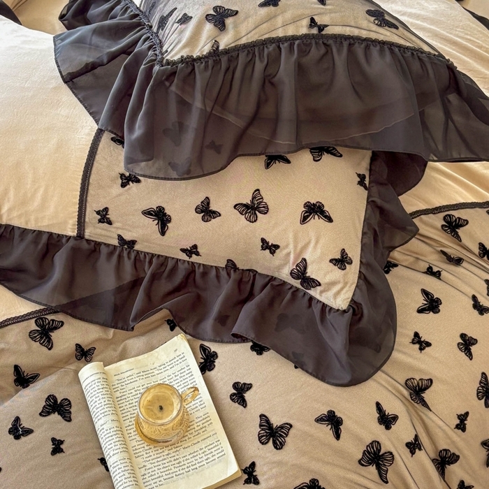 91家纺网 家纺一手货源 找家纺 韩秀家纺 2025新款高端奢华法式加厚牛奶绒床裙四件套蝴蝶蕾丝花边高克重珊瑚绒夹棉床盖床笠 牛奶绒-蝴蝶咖