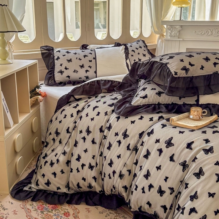 91家纺网 家纺一手货源 找家纺 韩秀家纺 2025新款高端奢华法式加厚牛奶绒床裙四件套蝴蝶蕾丝花边高克重珊瑚绒夹棉床盖床笠 牛奶绒-蝴蝶米