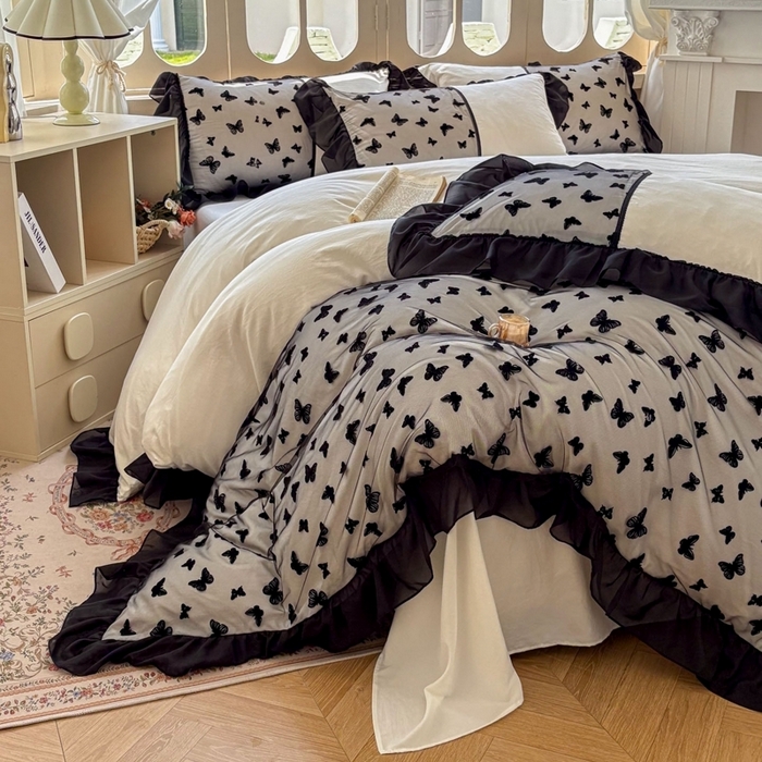 91家纺网 家纺一手货源 找家纺 韩秀家纺 2025新款高端奢华法式加厚牛奶绒床裙四件套蝴蝶蕾丝花边高克重珊瑚绒夹棉床盖床笠 牛奶绒-蝴蝶米