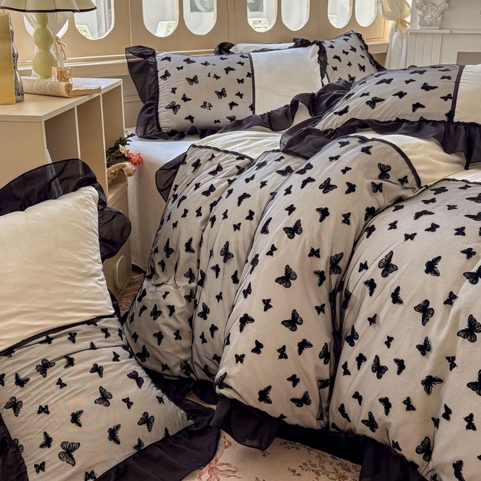 91家纺网 家纺一手货源 找家纺 韩秀家纺 2025新款高端奢华法式加厚牛奶绒床裙四件套蝴蝶蕾丝花边高克重珊瑚绒夹棉床盖床笠 牛奶绒-蝴蝶米