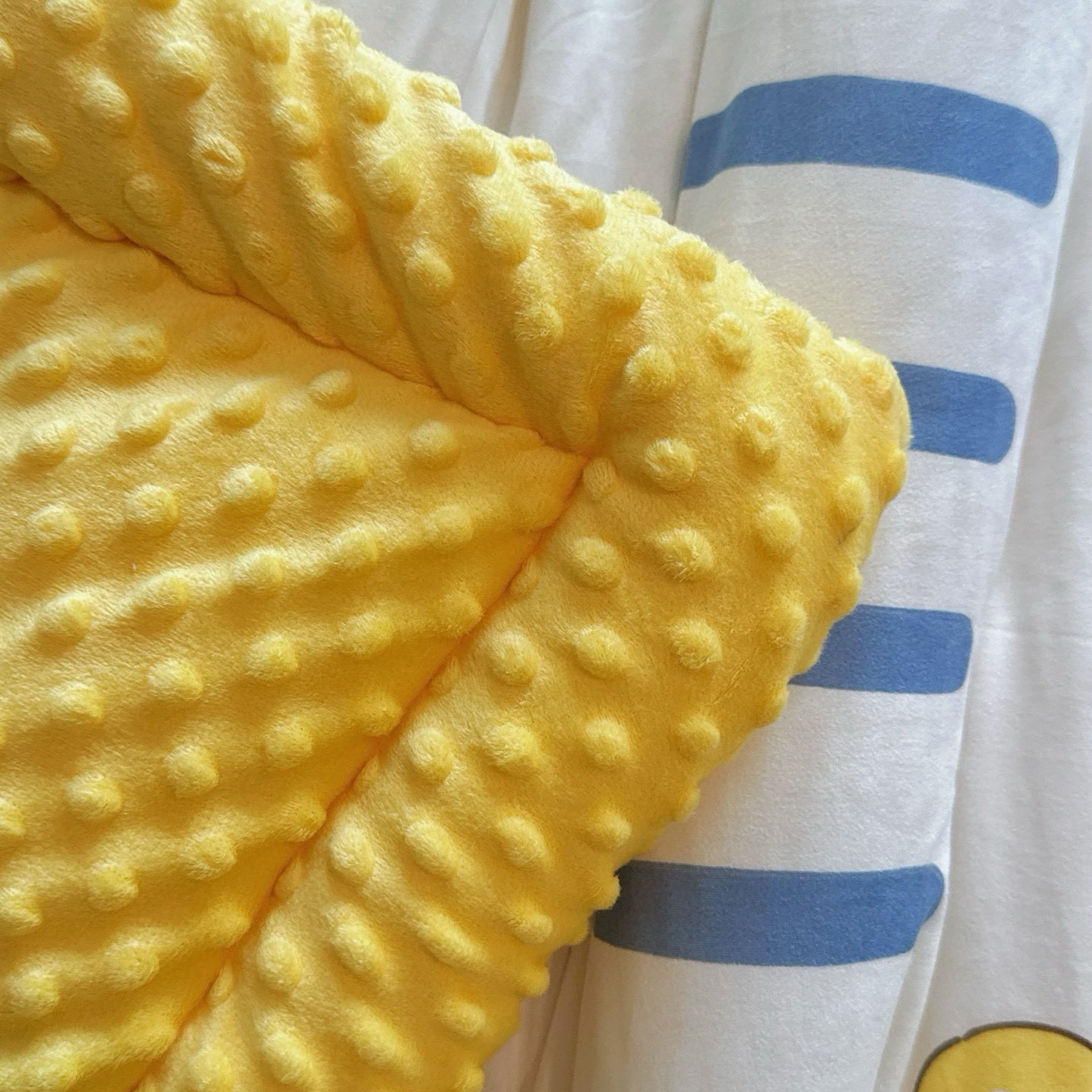 91家纺网 家纺一手货源 找家纺 兜米家居 2025新品秋冬母婴针织豆豆绒被纯手工包边卡通立体豆豆绒保暖被子被芯 巴拉小熊