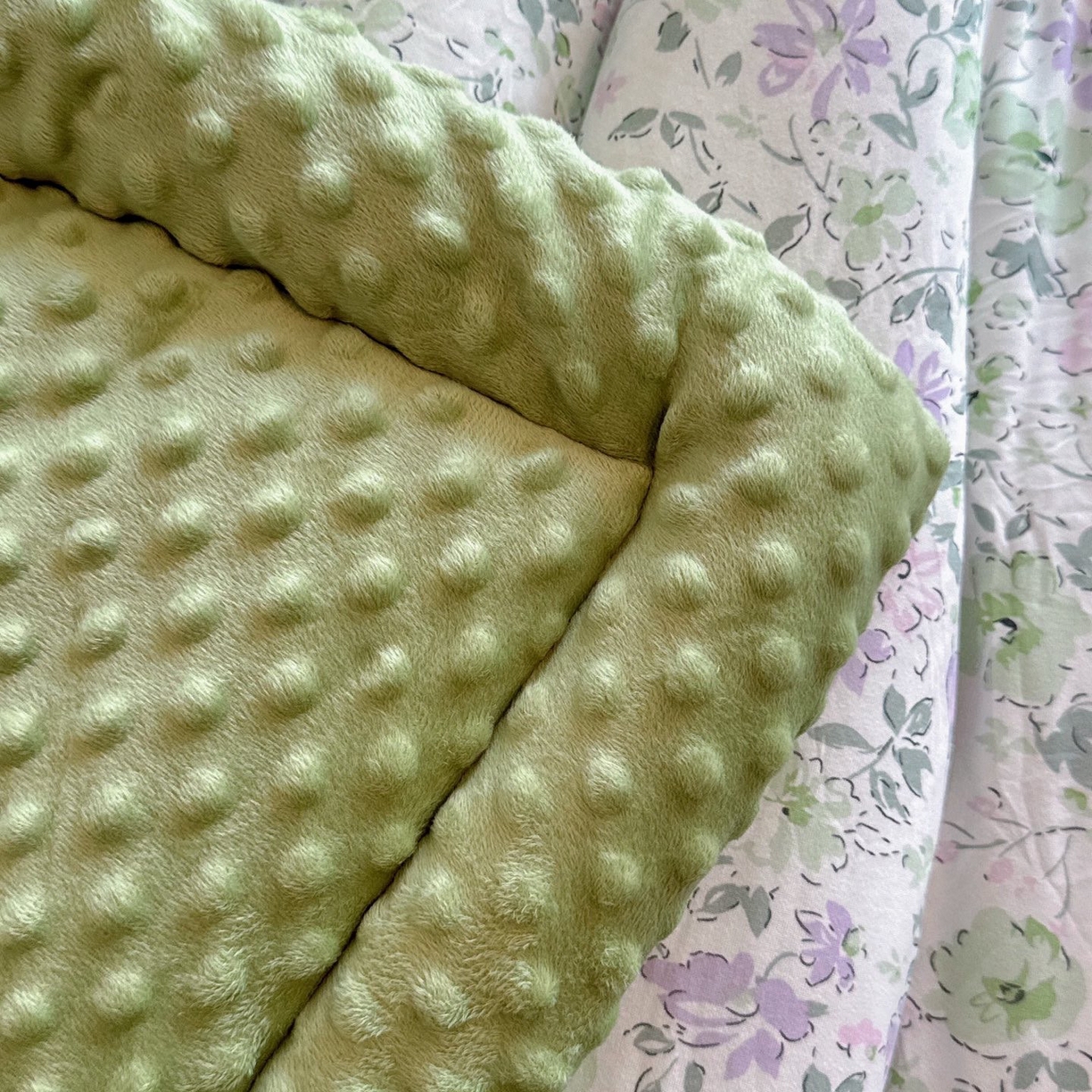 91家纺网 家纺一手货源 找家纺 兜米家居 2025新品秋冬母婴针织豆豆绒被纯手工包边卡通立体豆豆绒保暖被子被芯 花花兔