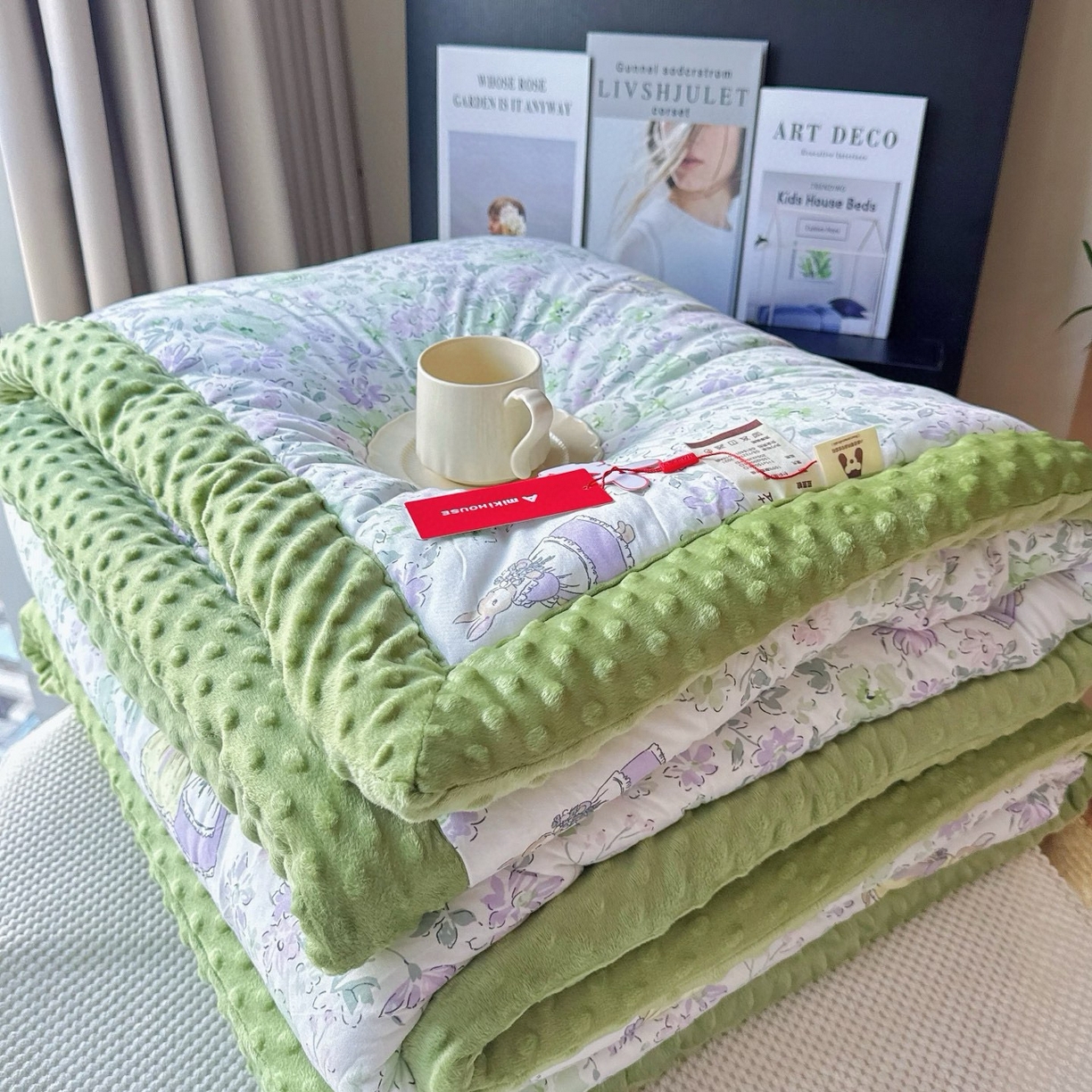 91家纺网 家纺一手货源 找家纺 兜米家居 2025新品秋冬母婴针织豆豆绒被纯手工包边卡通立体豆豆绒保暖被子被芯 花花兔