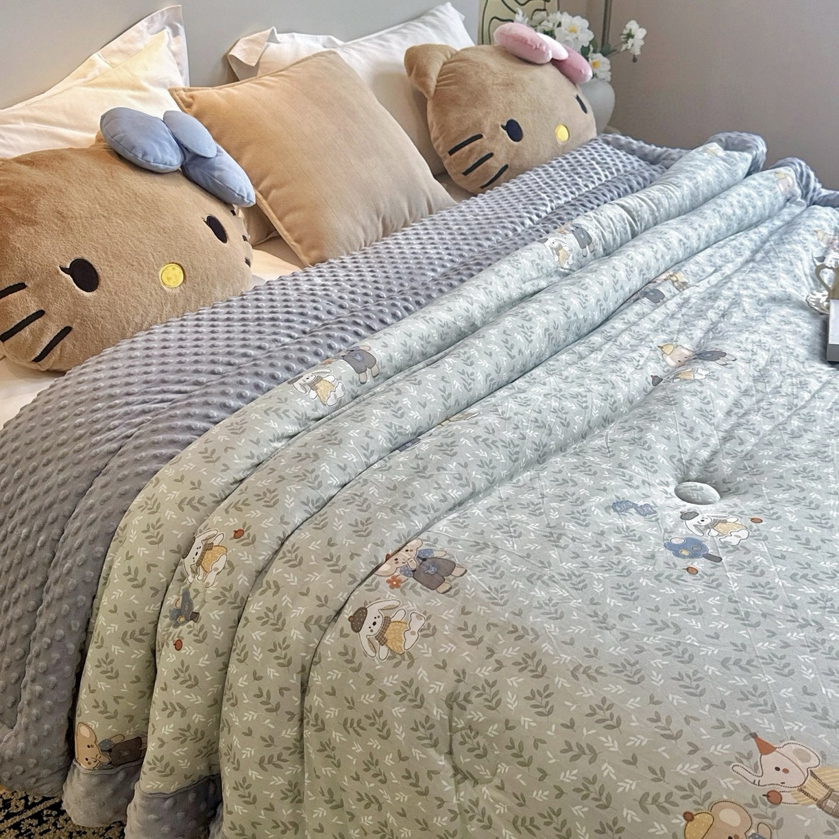 91家纺网 家纺一手货源 找家纺 兜米家居 2025新品秋冬母婴针织豆豆绒被纯手工包边卡通立体豆豆绒保暖被子被芯 花小象