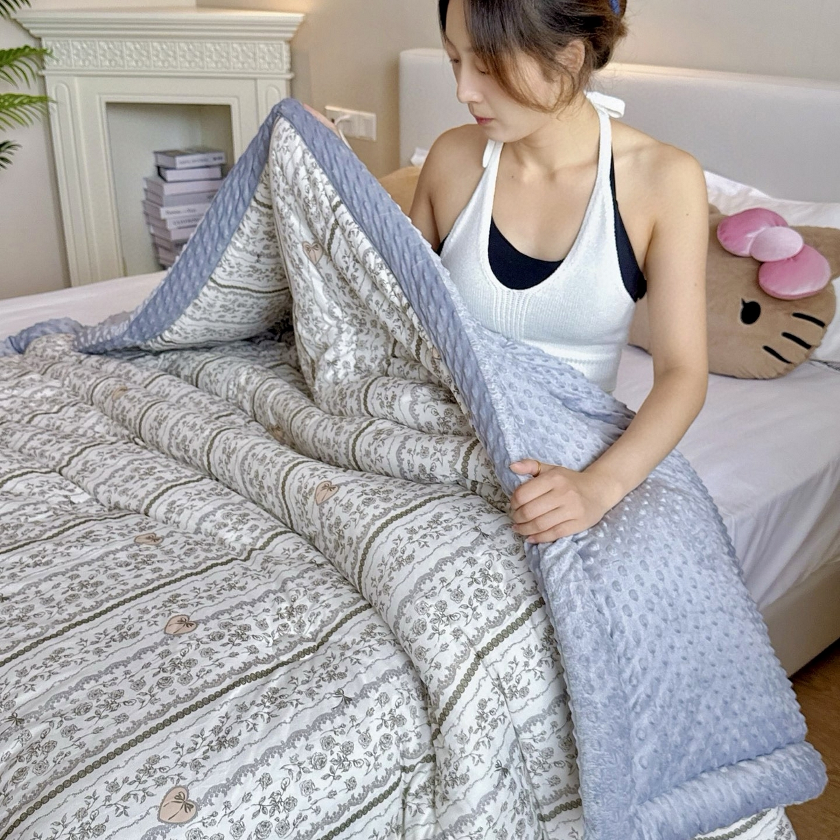 91家纺网 家纺一手货源 找家纺 兜米家居 2025新品秋冬母婴针织豆豆绒被纯手工包边卡通立体豆豆绒保暖被子被芯 幻境