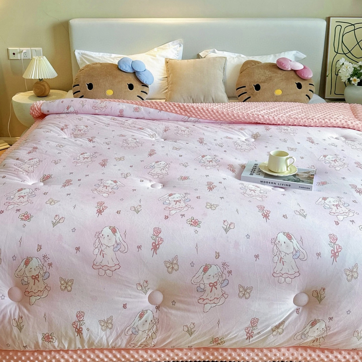 91家纺网 家纺一手货源 找家纺 兜米家居 2025新品秋冬母婴针织豆豆绒被纯手工包边卡通立体豆豆绒保暖被子被芯 可爱兔子