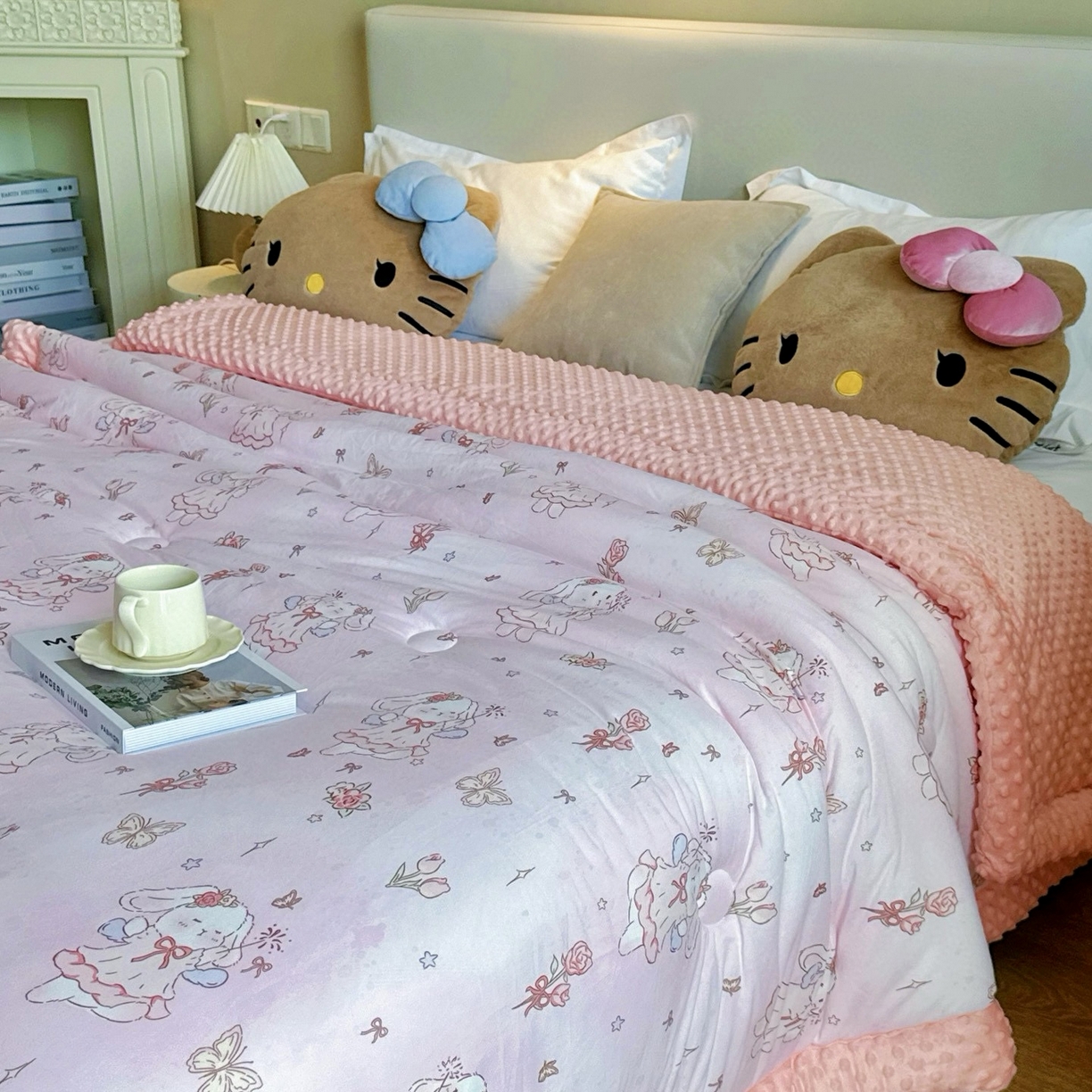 91家纺网 家纺一手货源 找家纺 兜米家居 2025新品秋冬母婴针织豆豆绒被纯手工包边卡通立体豆豆绒保暖被子被芯 可爱兔子