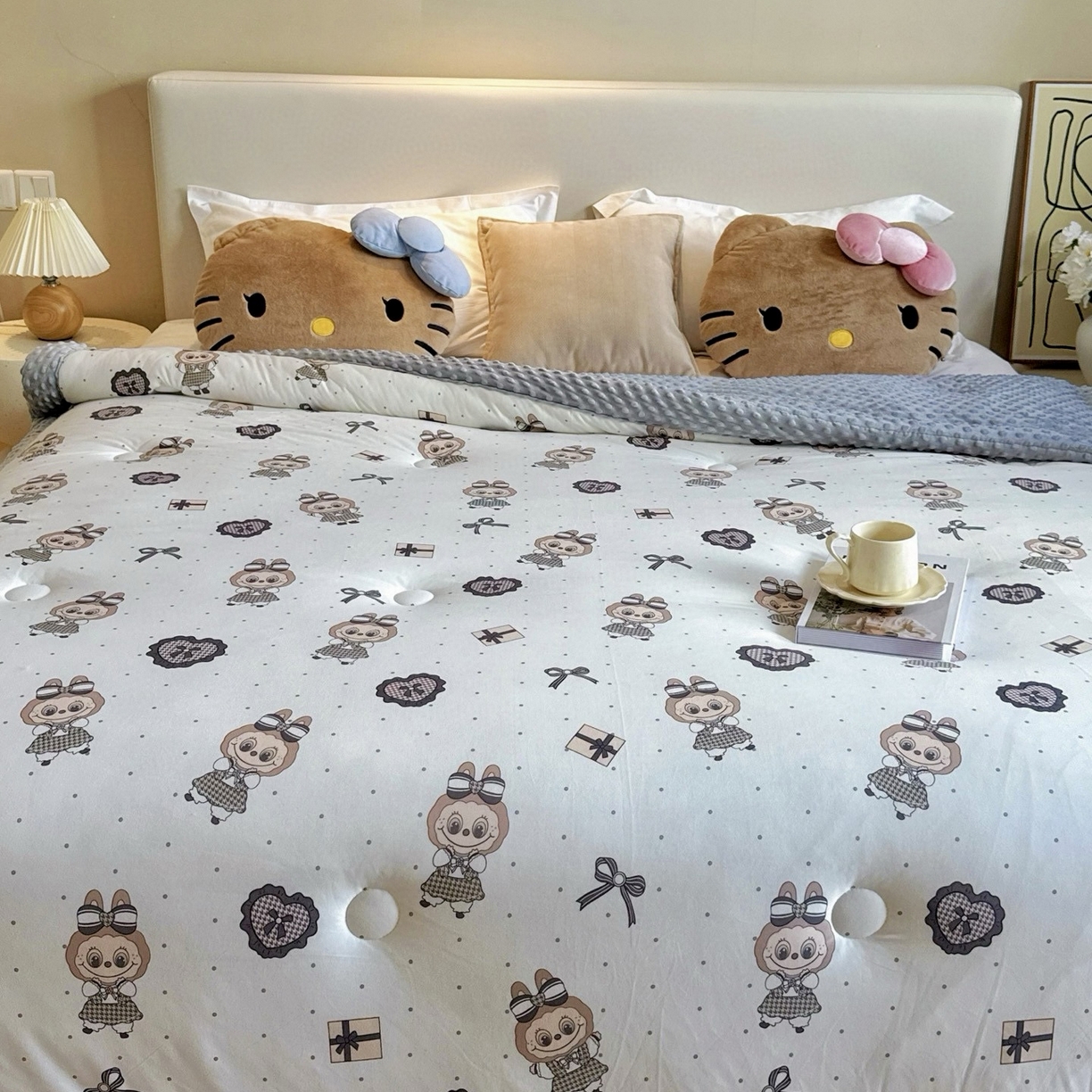 91家纺网 家纺一手货源 找家纺 兜米家居 2025新品秋冬母婴针织豆豆绒被纯手工包边卡通立体豆豆绒保暖被子被芯 拉兔兔