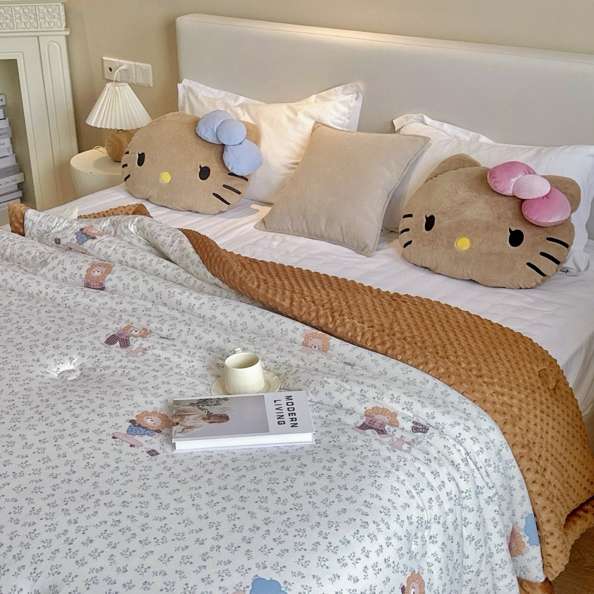 91家纺网 家纺一手货源 找家纺 兜米家居 2025新品秋冬母婴针织豆豆绒被纯手工包边卡通立体豆豆绒保暖被子被芯 兰花小狮子