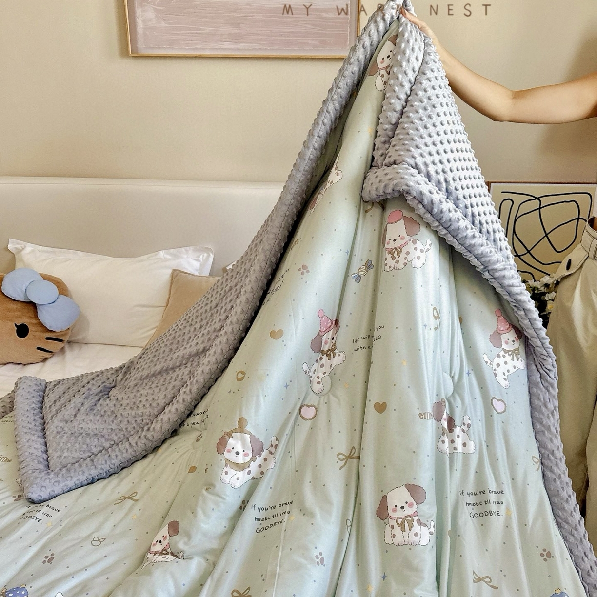 91家纺网 家纺一手货源 找家纺 兜米家居 2025新品秋冬母婴针织豆豆绒被纯手工包边卡通立体豆豆绒保暖被子被芯 萌宠小狗