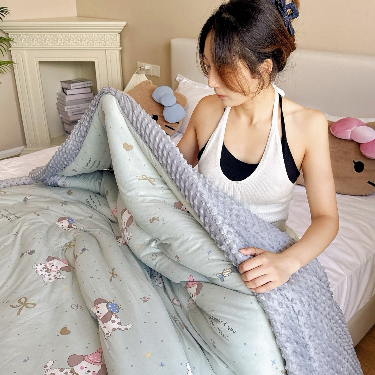 91家纺网 家纺一手货源 找家纺 兜米家居 2025新品秋冬母婴针织豆豆绒被纯手工包边卡通立体豆豆绒保暖被子被芯 萌宠小狗