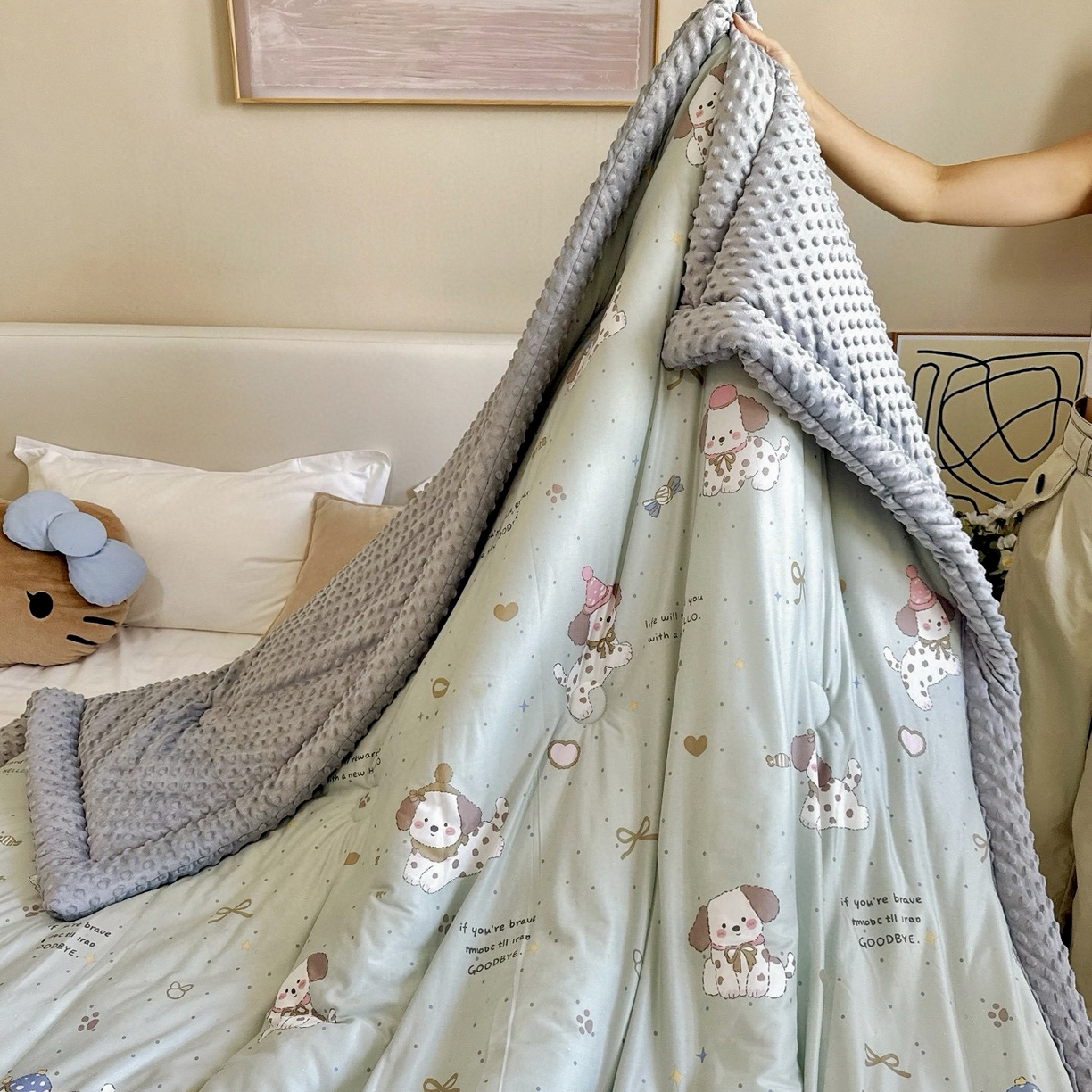 91家纺网 家纺一手货源 找家纺 兜米家居 2025新品秋冬母婴针织豆豆绒被纯手工包边卡通立体豆豆绒保暖被子被芯 萌宠小狗