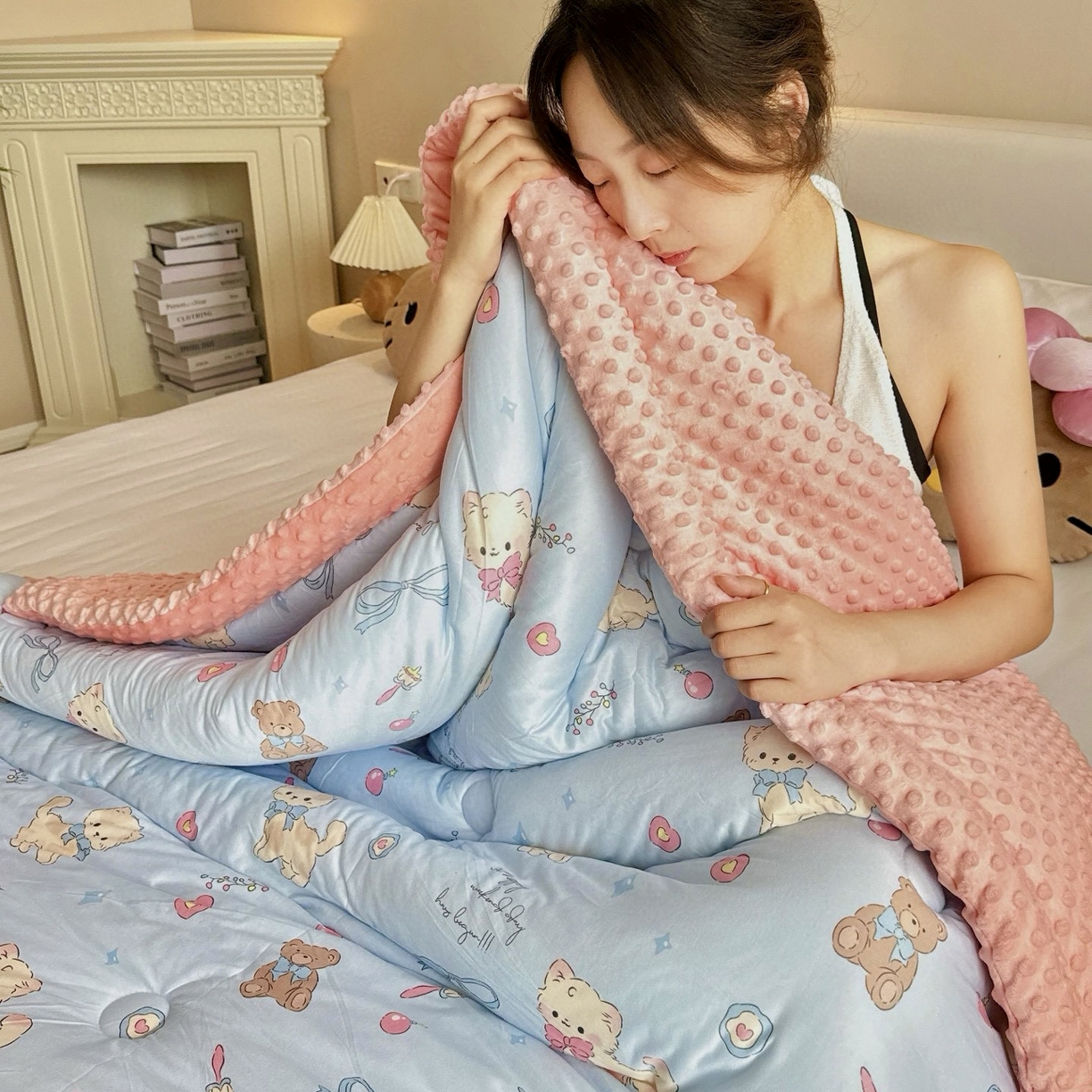 91家纺网 家纺一手货源 找家纺 兜米家居 2025新品秋冬母婴针织豆豆绒被纯手工包边卡通立体豆豆绒保暖被子被芯 喵喵