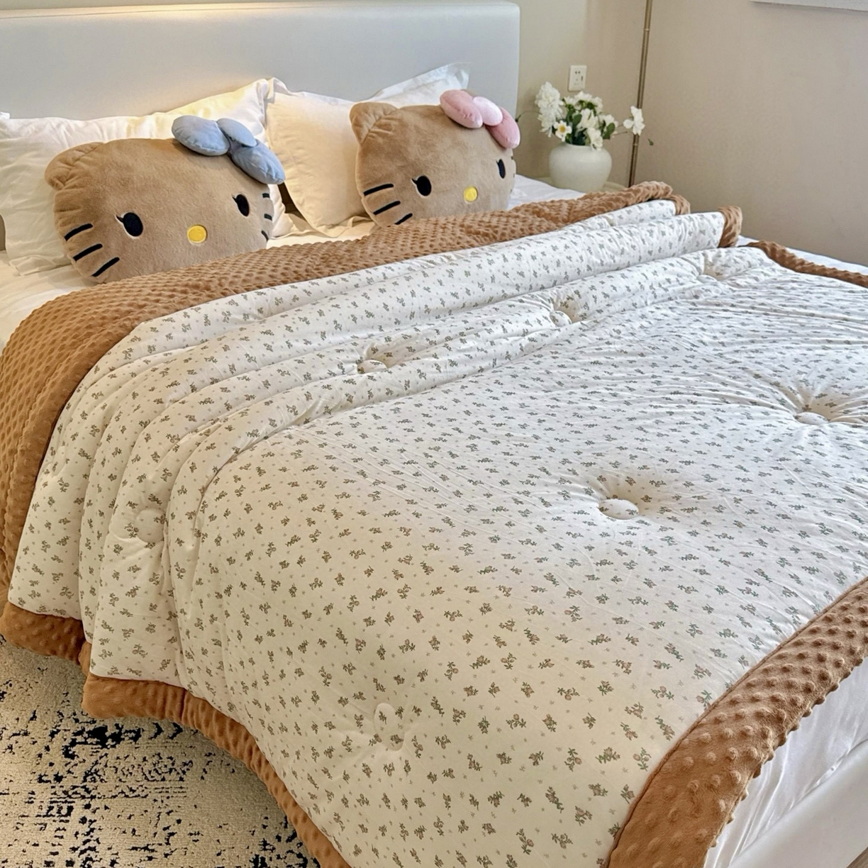 91家纺网 家纺一手货源 找家纺 兜米家居 2025新品秋冬母婴针织豆豆绒被纯手工包边卡通立体豆豆绒保暖被子被芯 小碎花