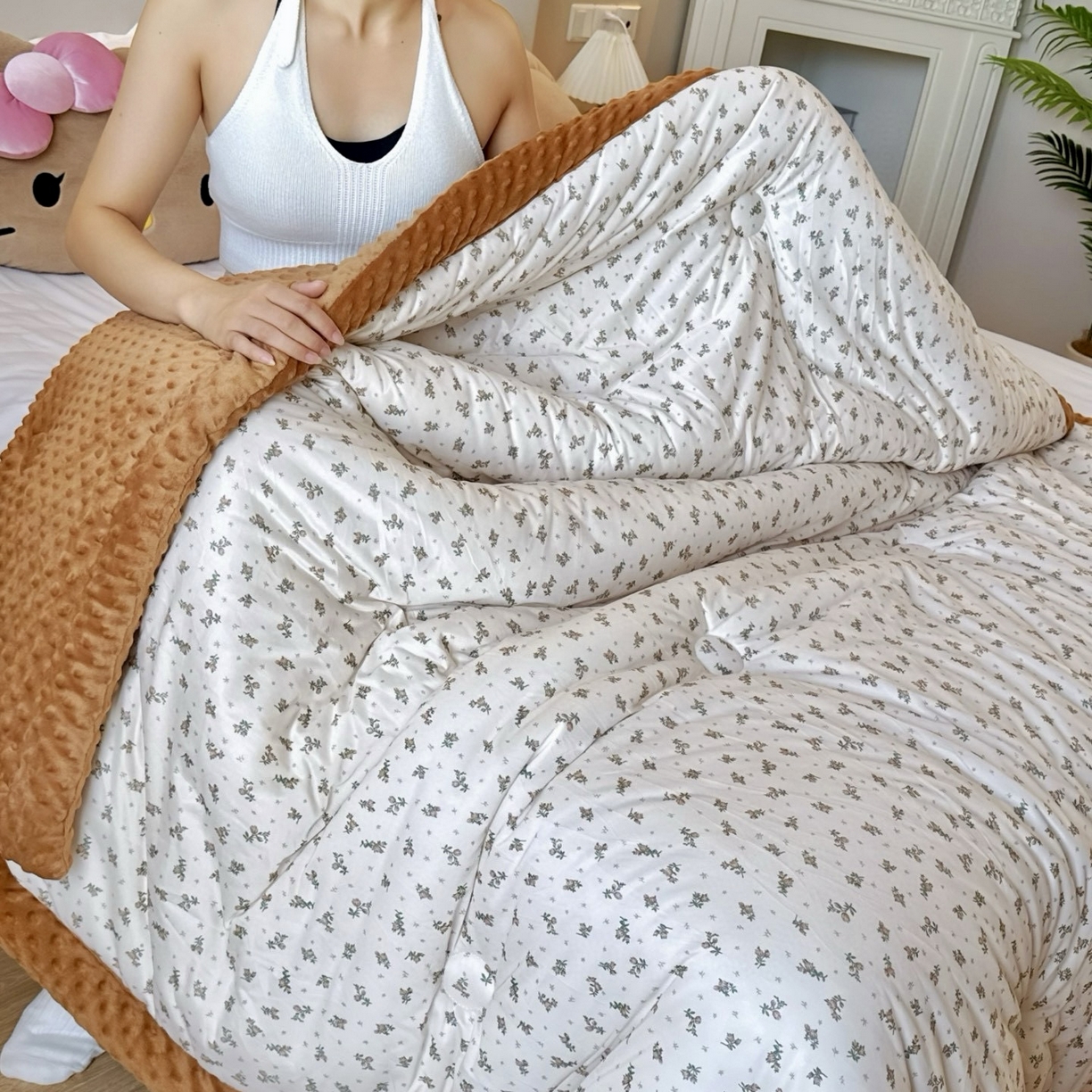 91家纺网 家纺一手货源 找家纺 兜米家居 2025新品秋冬母婴针织豆豆绒被纯手工包边卡通立体豆豆绒保暖被子被芯 小碎花