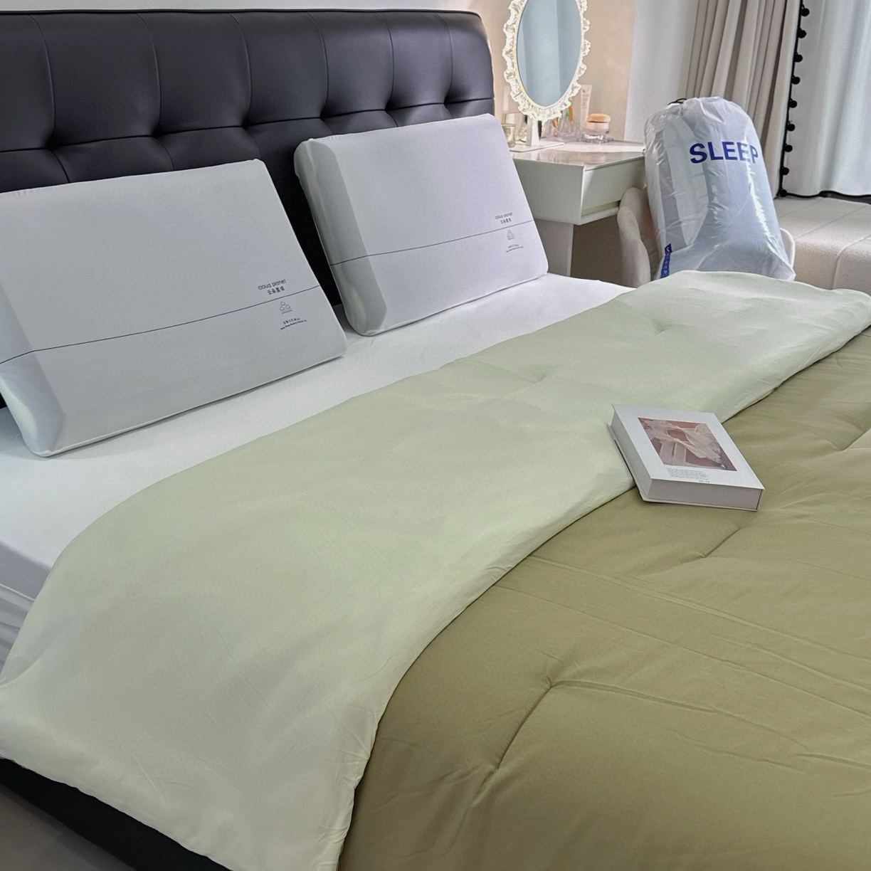 91家纺网 家纺一手货源 找家纺 兜米家居 2025新款某朵酒店同款秋冬保暖深睡控温被芯一体绗缝（不可拆卸） 军绿色