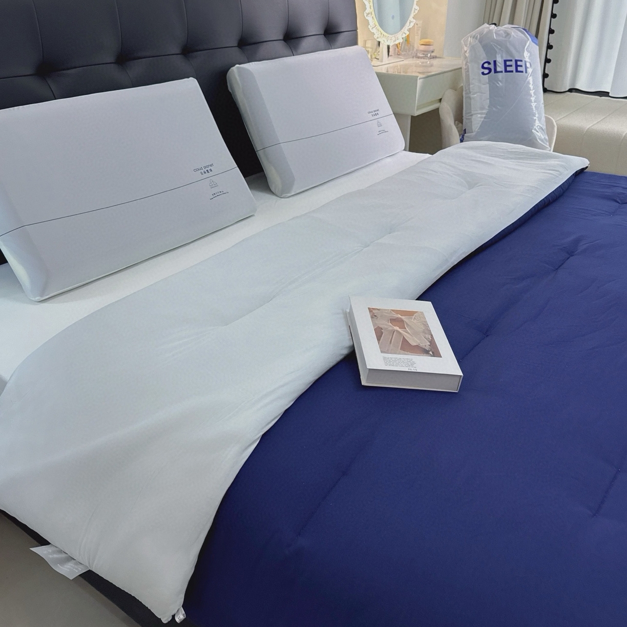 91家纺网 家纺一手货源 找家纺 兜米家居 2025新款某朵酒店同款秋冬保暖深睡控温被芯一体绗缝（不可拆卸） 深邃蓝