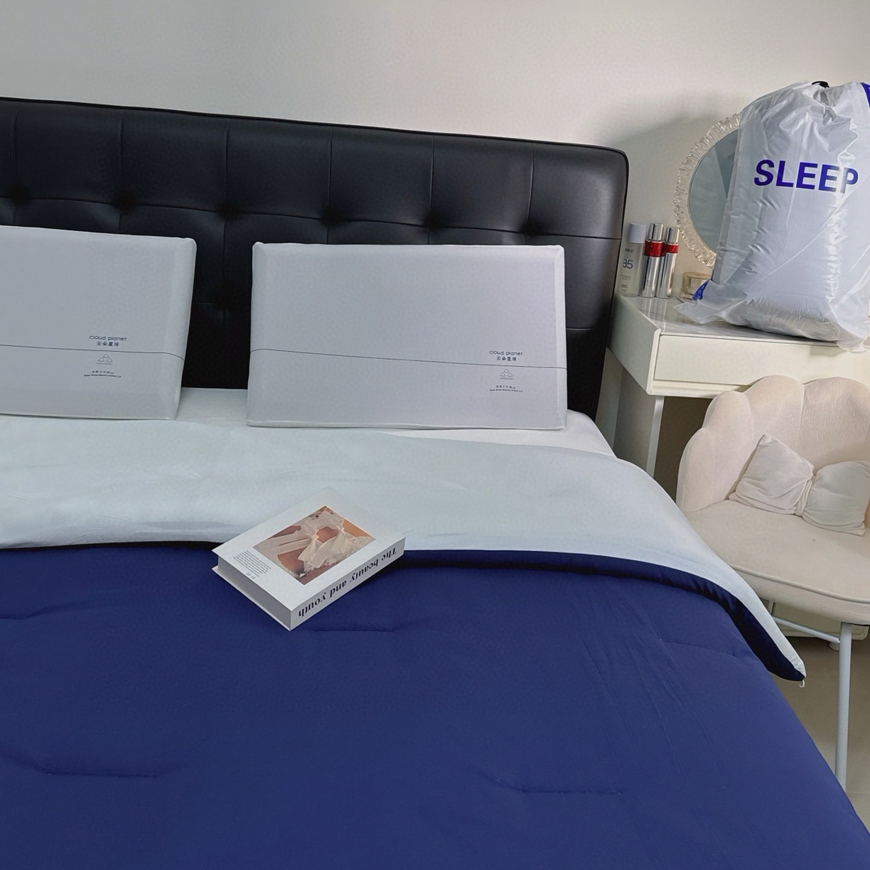 91家纺网 家纺一手货源 找家纺 兜米家居 2025新款某朵酒店同款秋冬保暖深睡控温被芯一体绗缝（不可拆卸） 深邃蓝