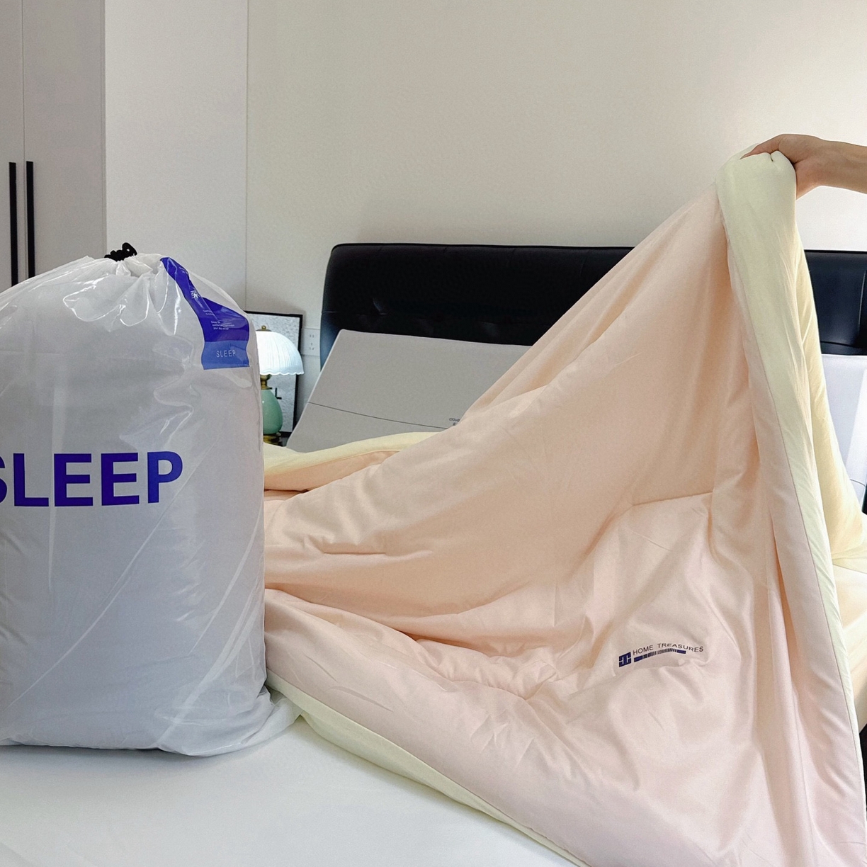 91家纺网 家纺一手货源 找家纺 兜米家居 2025新款某朵酒店同款秋冬保暖深睡控温被芯一体绗缝（不可拆卸） 温馨粉