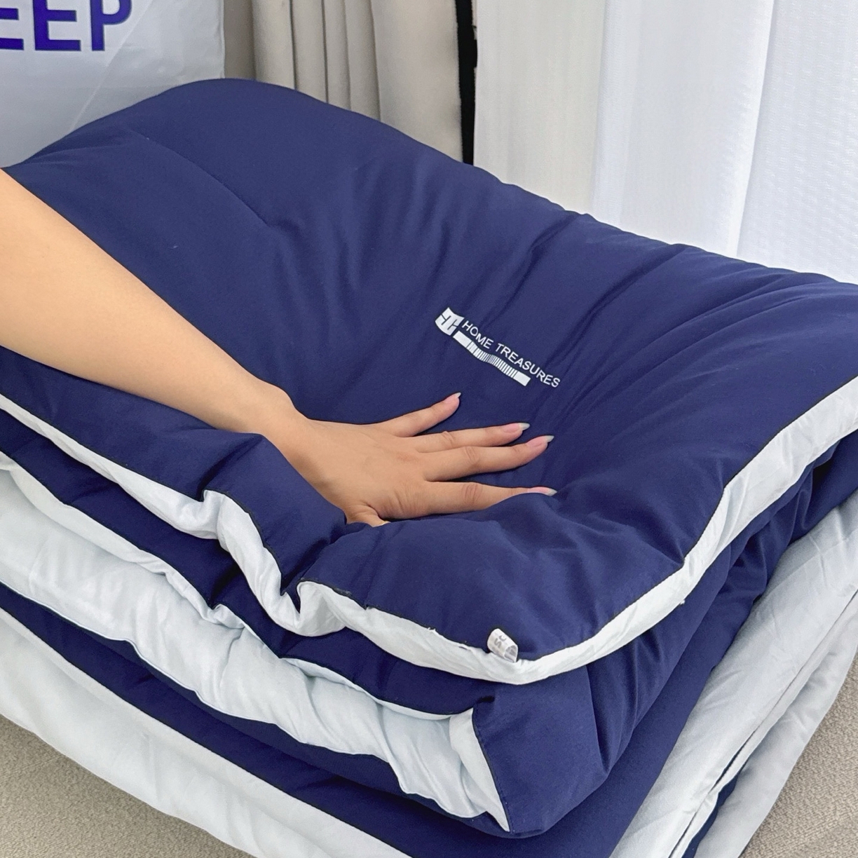 91家纺网 家纺一手货源 找家纺 兜米家居 2025新款某朵酒店同款秋冬保暖深睡控温被芯一体绗缝（不可拆卸） 深邃蓝