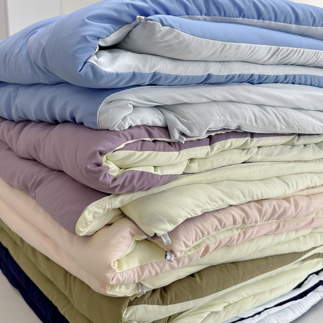 91家纺网 家纺一手货源 找家纺 兜米家居 2025新款某朵酒店同款秋冬保暖深睡控温被芯一体绗缝（不可拆卸） 气质紫