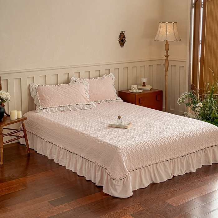 91家纺网 家纺一手货源 找家纺 （总）花香四季家纺 2025新款雕花绒牛奶绒夹棉床盖款四件套系列-浪漫情缘