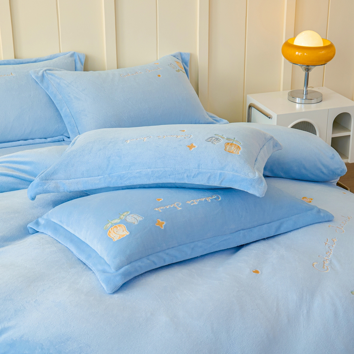 91家纺网 家纺一手货源 找家纺 合欢（原天一阁） 2025新款A类高克重全消光韩版牛奶绒刺绣四件套-郁金香 郁金香-天空蓝