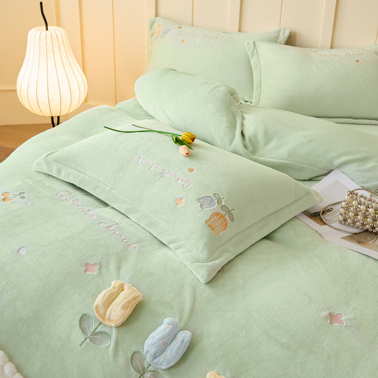 91家纺网 家纺一手货源 找家纺 合欢（原天一阁） 2025新款A类高克重全消光韩版牛奶绒刺绣四件套-郁金香 郁金香-嫩绿