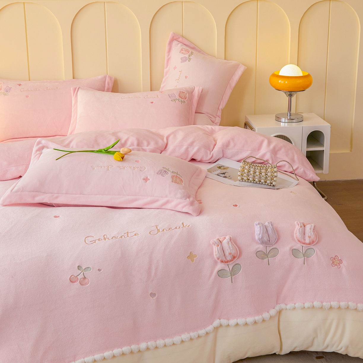 91家纺网 家纺一手货源 找家纺 合欢（原天一阁） 2025新款A类高克重全消光韩版牛奶绒刺绣四件套-郁金香 郁金香-浅粉