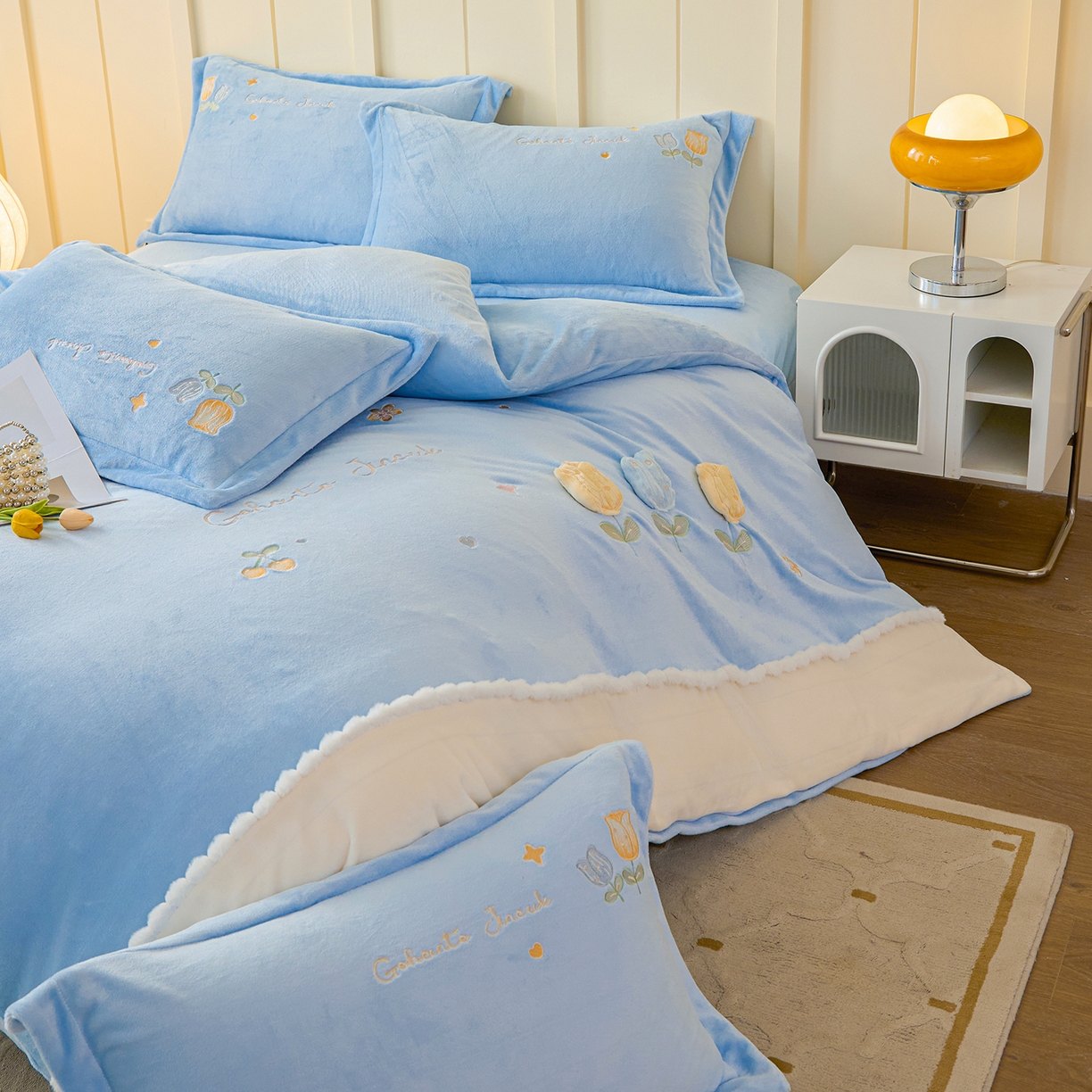 91家纺网 家纺一手货源 找家纺 合欢（原天一阁） 2025新款A类高克重全消光韩版牛奶绒刺绣四件套-郁金香 郁金香-天空蓝