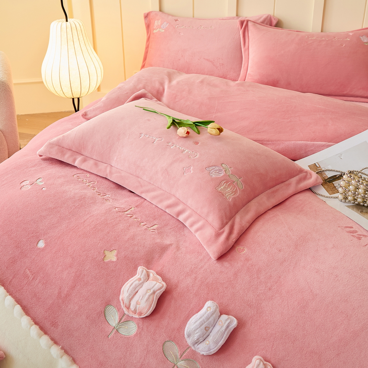 91家纺网 家纺一手货源 找家纺 合欢（原天一阁） 2025新款A类高克重全消光韩版牛奶绒刺绣四件套-郁金香 郁金香-豆沙