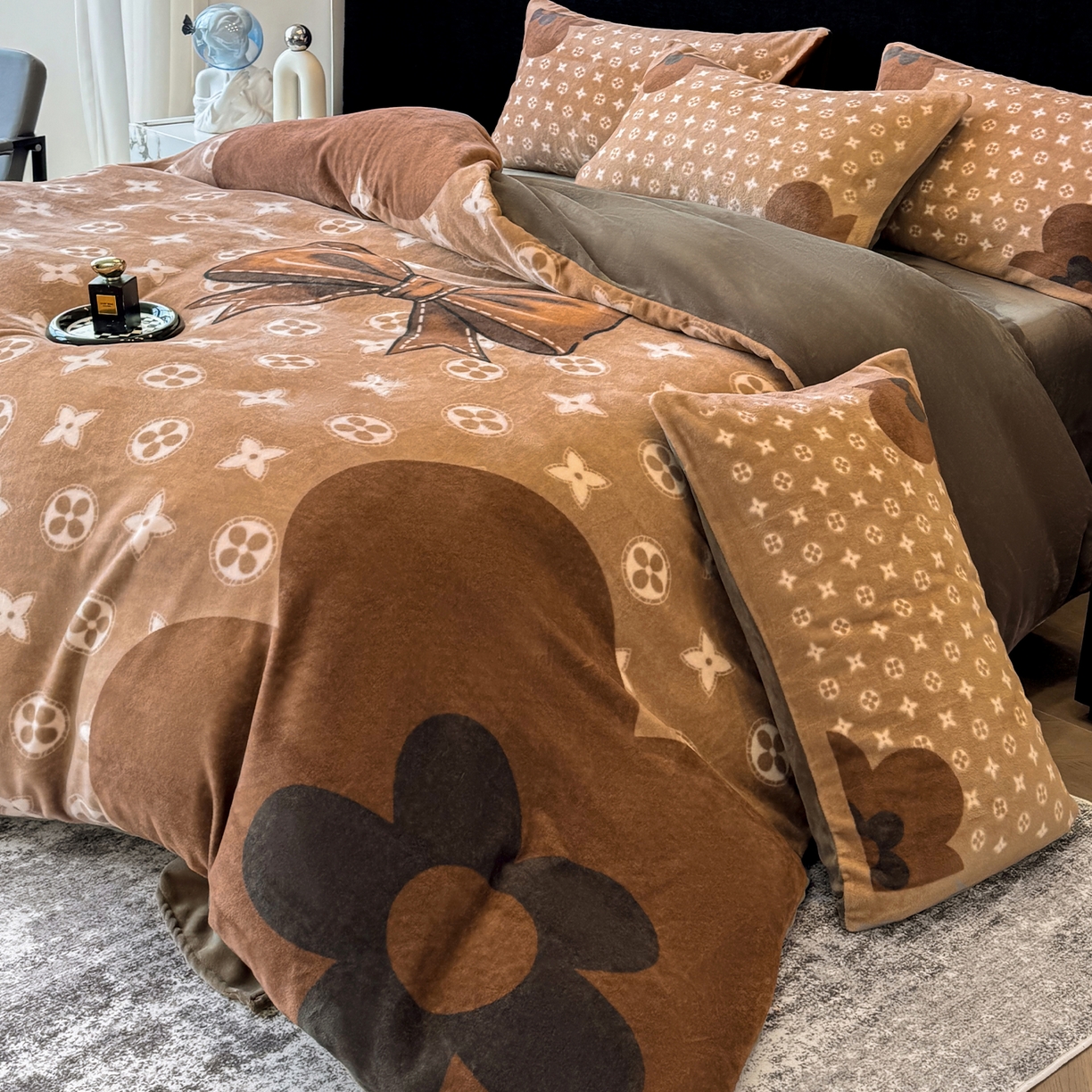 91家纺网 家纺一手货源 找家纺 （总）奥汀洛家纺 2025新款数码印花獭兔绒牛奶绒加厚四件套