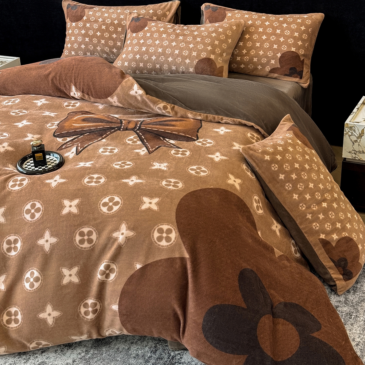 91家纺网 家纺一手货源 找家纺 （总）奥汀洛家纺 2025新款数码印花獭兔绒牛奶绒加厚四件套