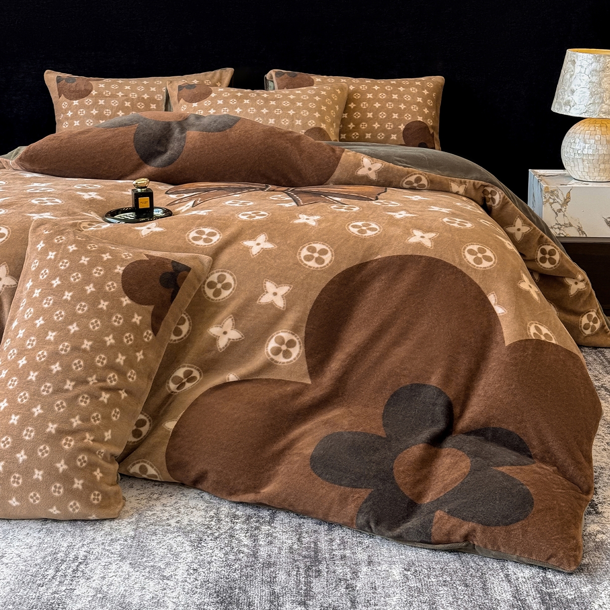 91家纺网 家纺一手货源 找家纺 奥汀洛家纺 2025新款数码印花獭兔绒牛奶绒加厚四件套 蝶恋花