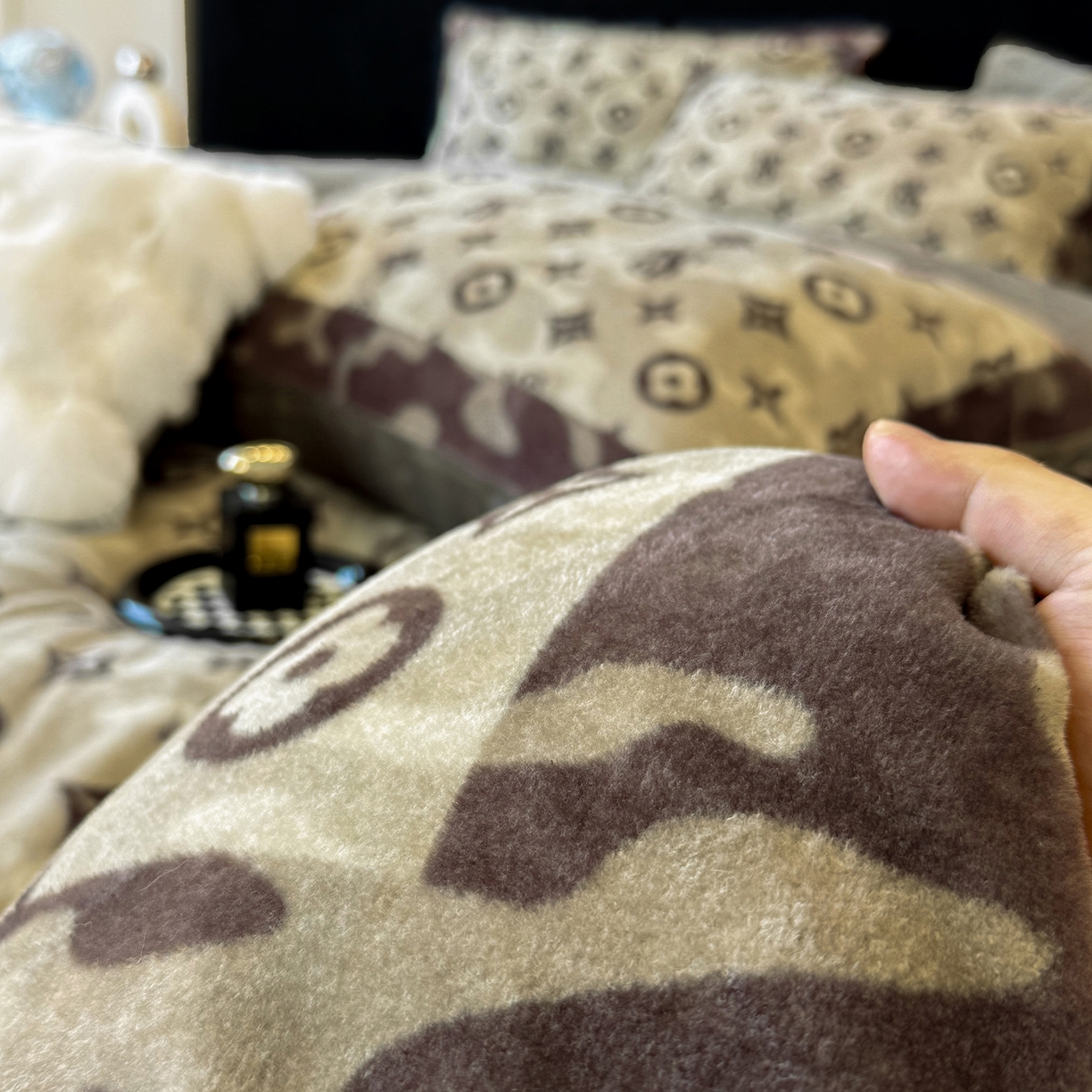 91家纺网 家纺一手货源 找家纺 奥汀洛家纺 2025新款数码印花獭兔绒牛奶绒加厚四件套 星尚