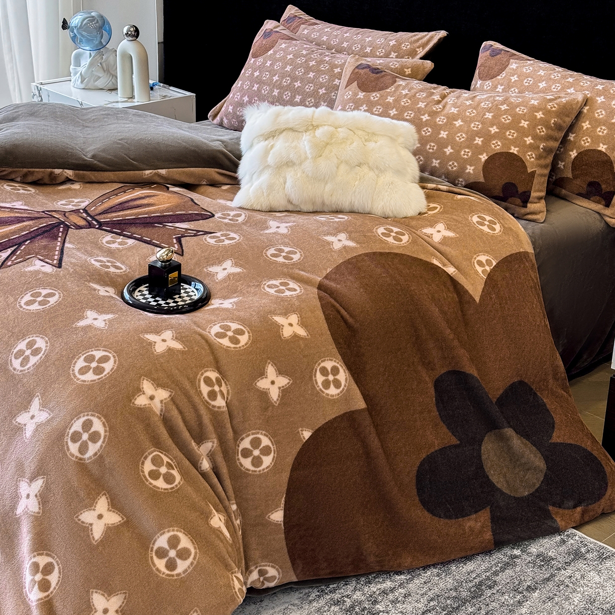 91家纺网 家纺一手货源 找家纺 奥汀洛家纺 2025新款数码印花獭兔绒牛奶绒加厚四件套 蝶恋花