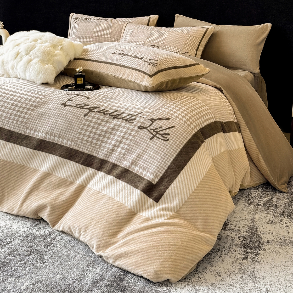 91家纺网 家纺一手货源 找家纺 奥汀洛家纺 2025新款数码印花獭兔绒牛奶绒加厚四件套 千鸟格