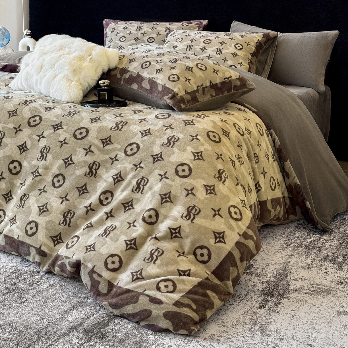 91家纺网 家纺一手货源 找家纺 奥汀洛家纺 2025新款数码印花獭兔绒牛奶绒加厚四件套 星尚