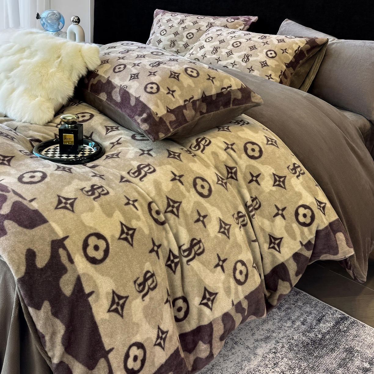 91家纺网 家纺一手货源 找家纺 奥汀洛家纺 2025新款数码印花獭兔绒牛奶绒加厚四件套 星尚