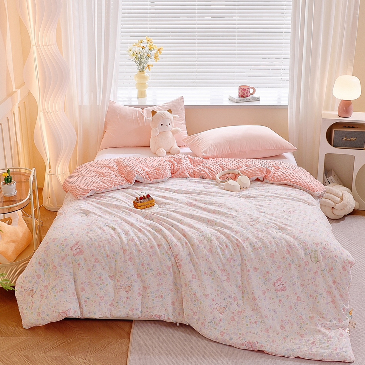 91家纺网 家纺一手货源 找家纺 玖琳家纺 2025新款特价双层纱豆豆被全尺寸 繁花谍影