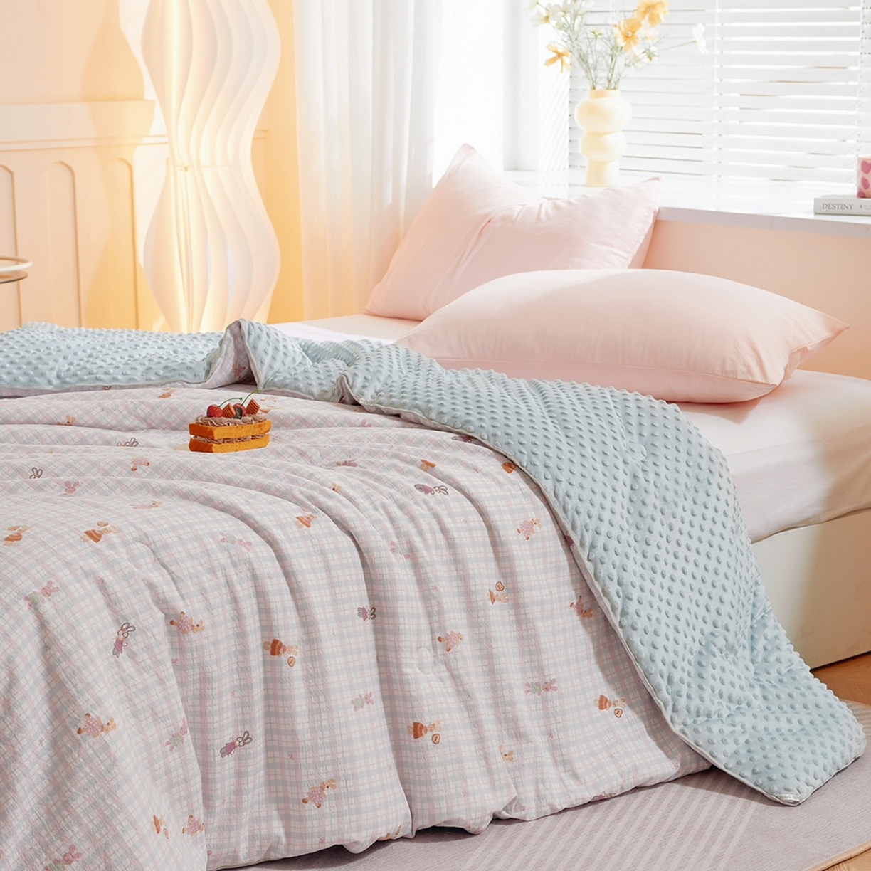 91家纺网 家纺一手货源 找家纺 玖琳家纺 2025新款特价双层纱豆豆被全尺寸 格兔入画