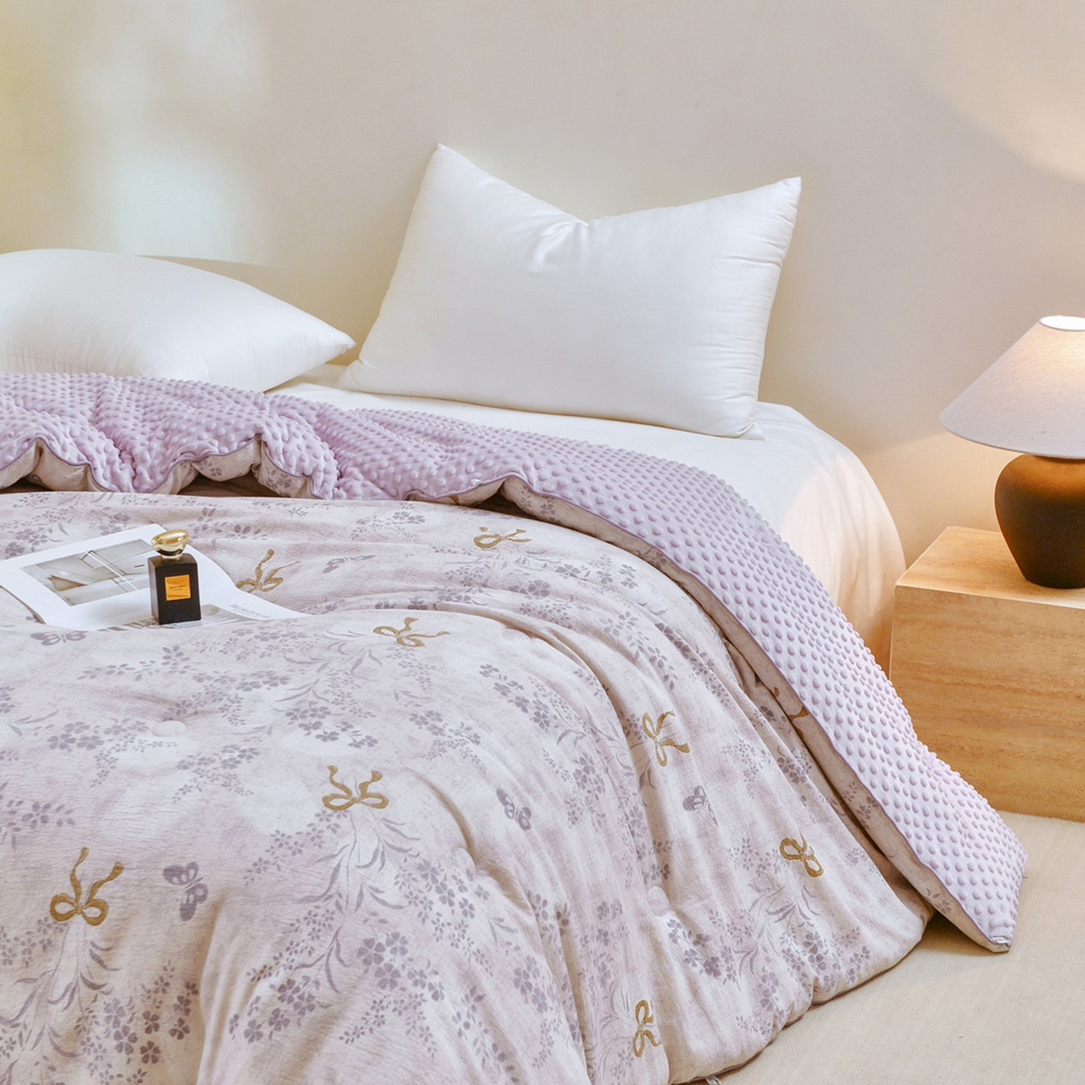 91家纺网 家纺一手货源 找家纺 玖琳家纺 2025新款特价双层纱豆豆被全尺寸 花姿豆沙