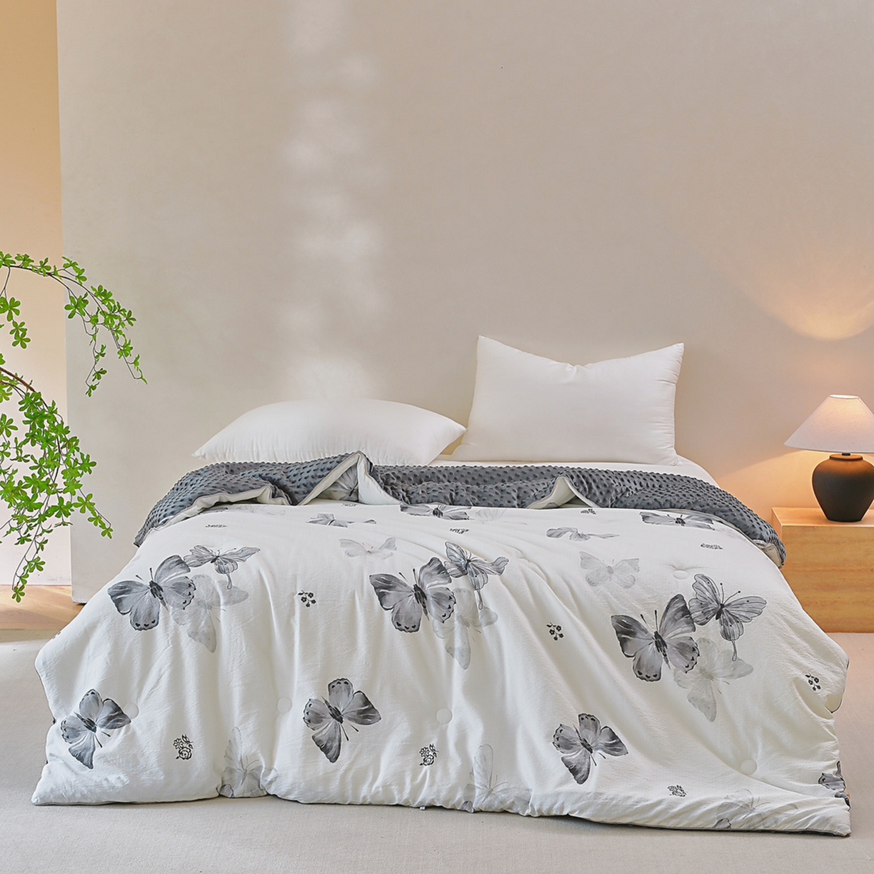 91家纺网 家纺一手货源 找家纺 玖琳家纺 2025新款特价双层纱豆豆被全尺寸 灰蝴蝶